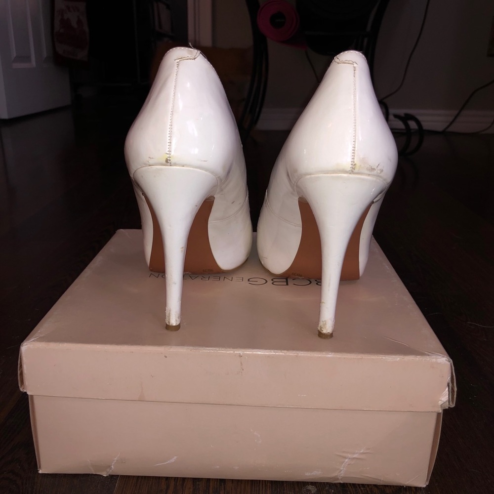 High Heels - Picture 3 of 6